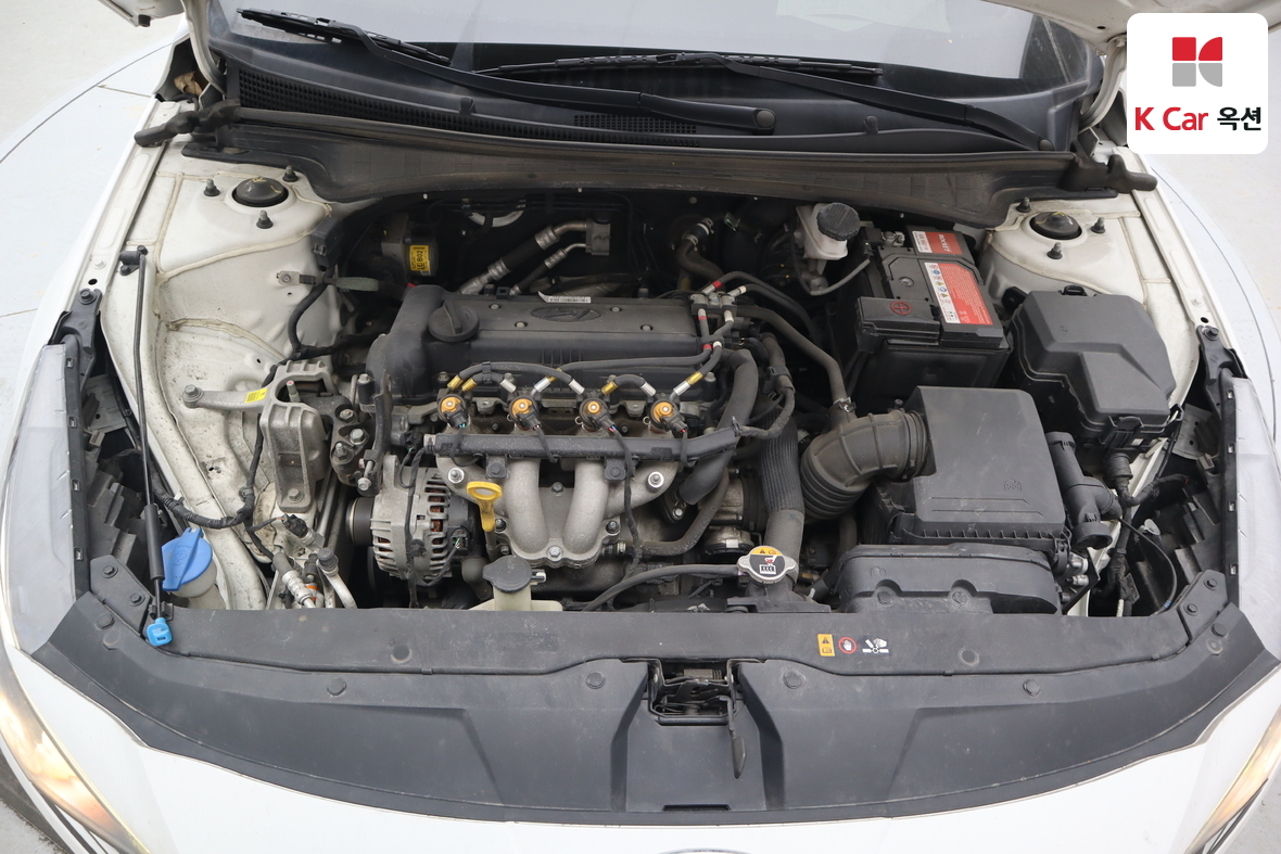 Hyundai Elantra 2021 - Image 30