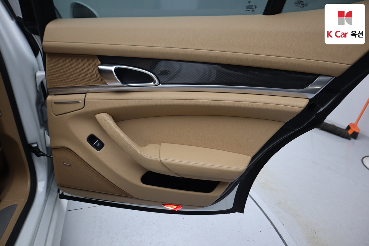 Porsche Panamera - 30