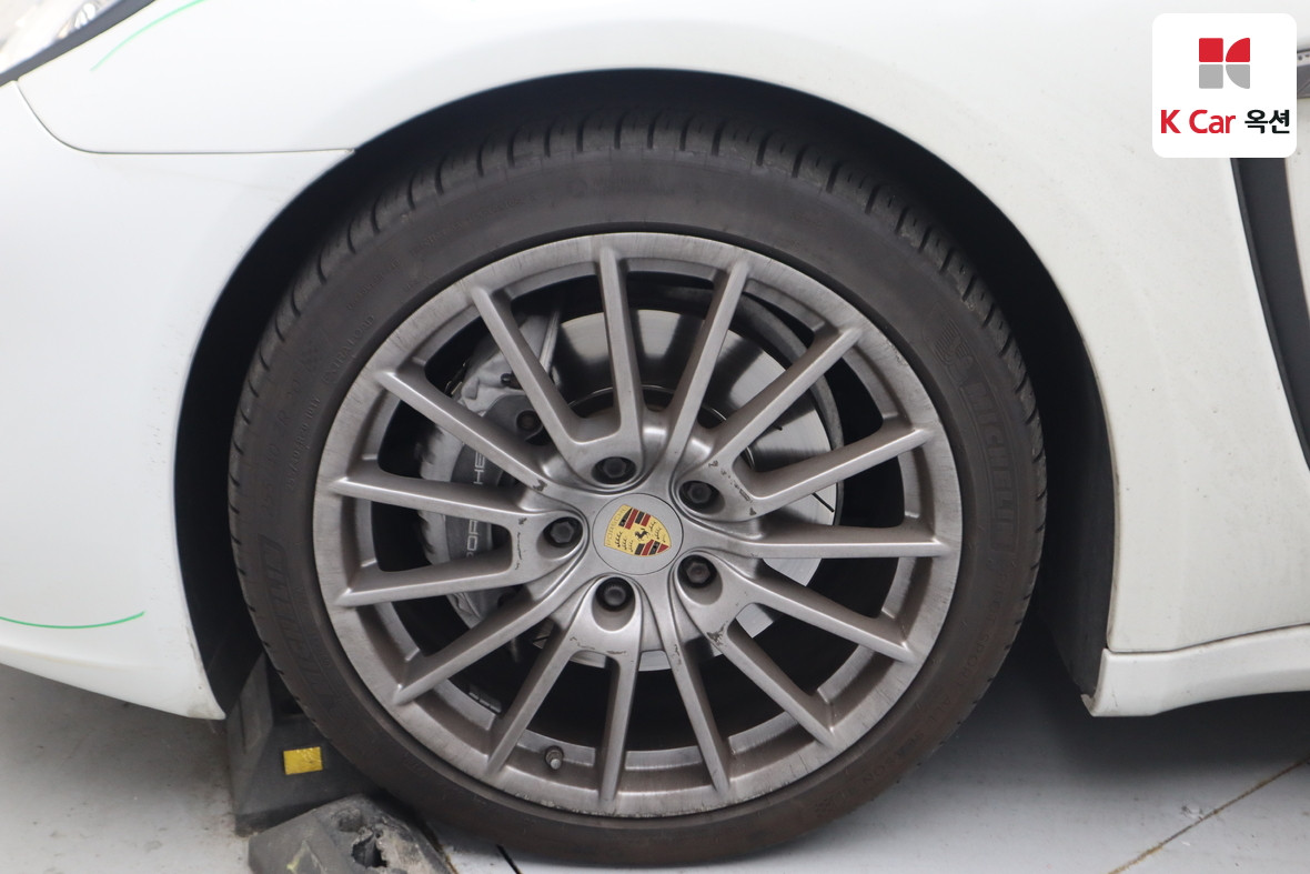 Porsche Panamera - 49