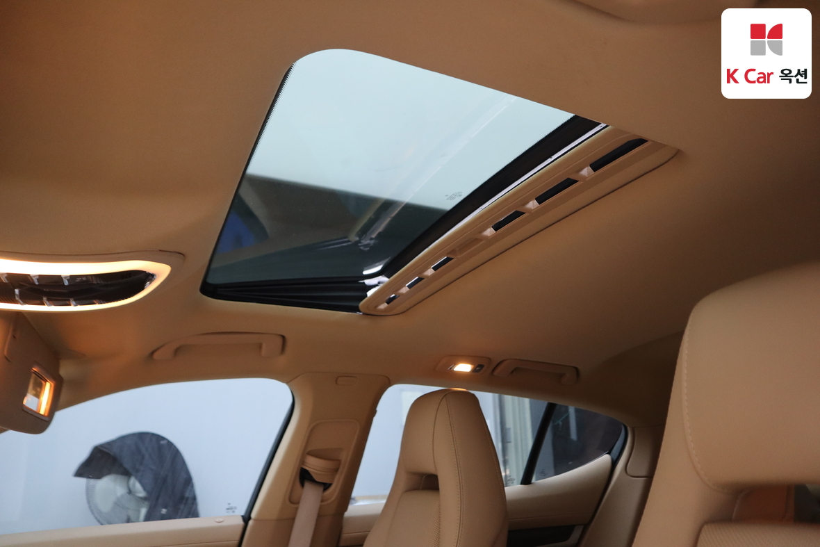 Porsche Panamera - 21