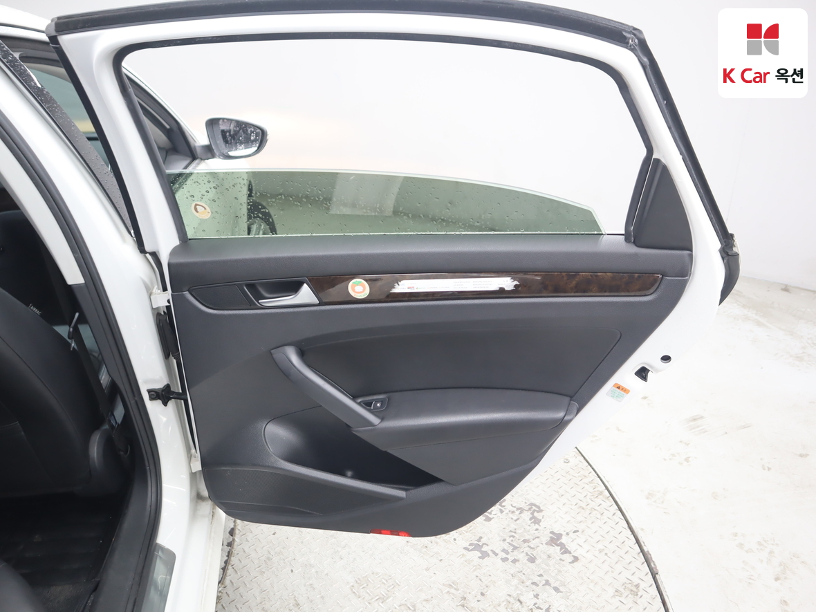 Volkswagen Passat - 30