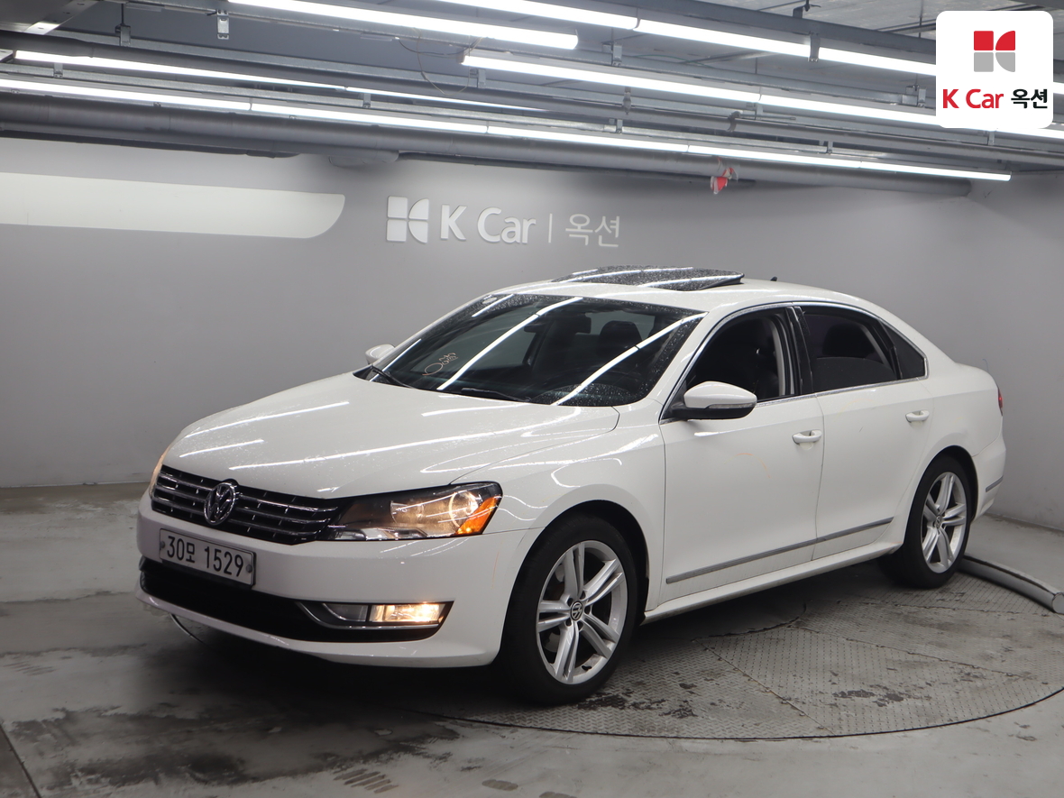 Volkswagen Passat - 1