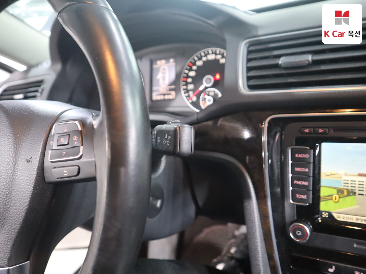 Volkswagen Passat - 11