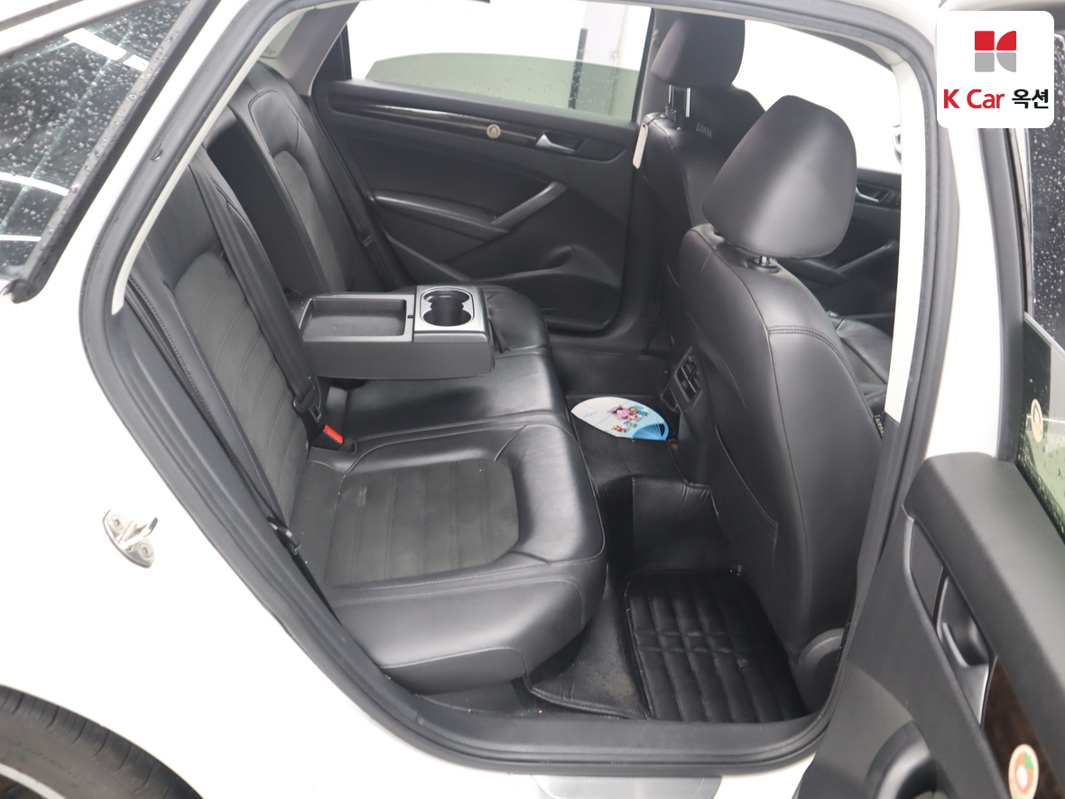 Volkswagen Passat - 31
