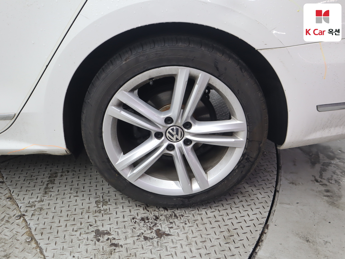 Volkswagen Passat - 51