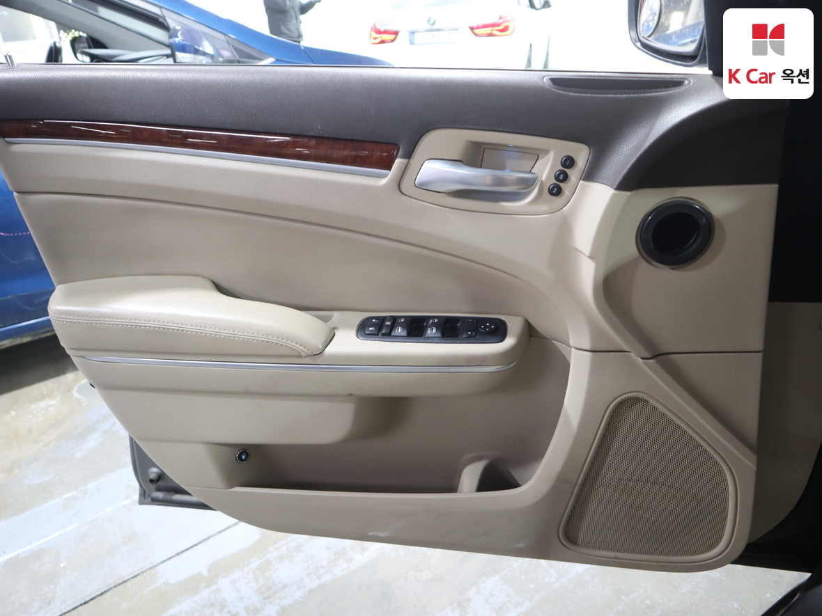 CHRYSLER 300C - 8