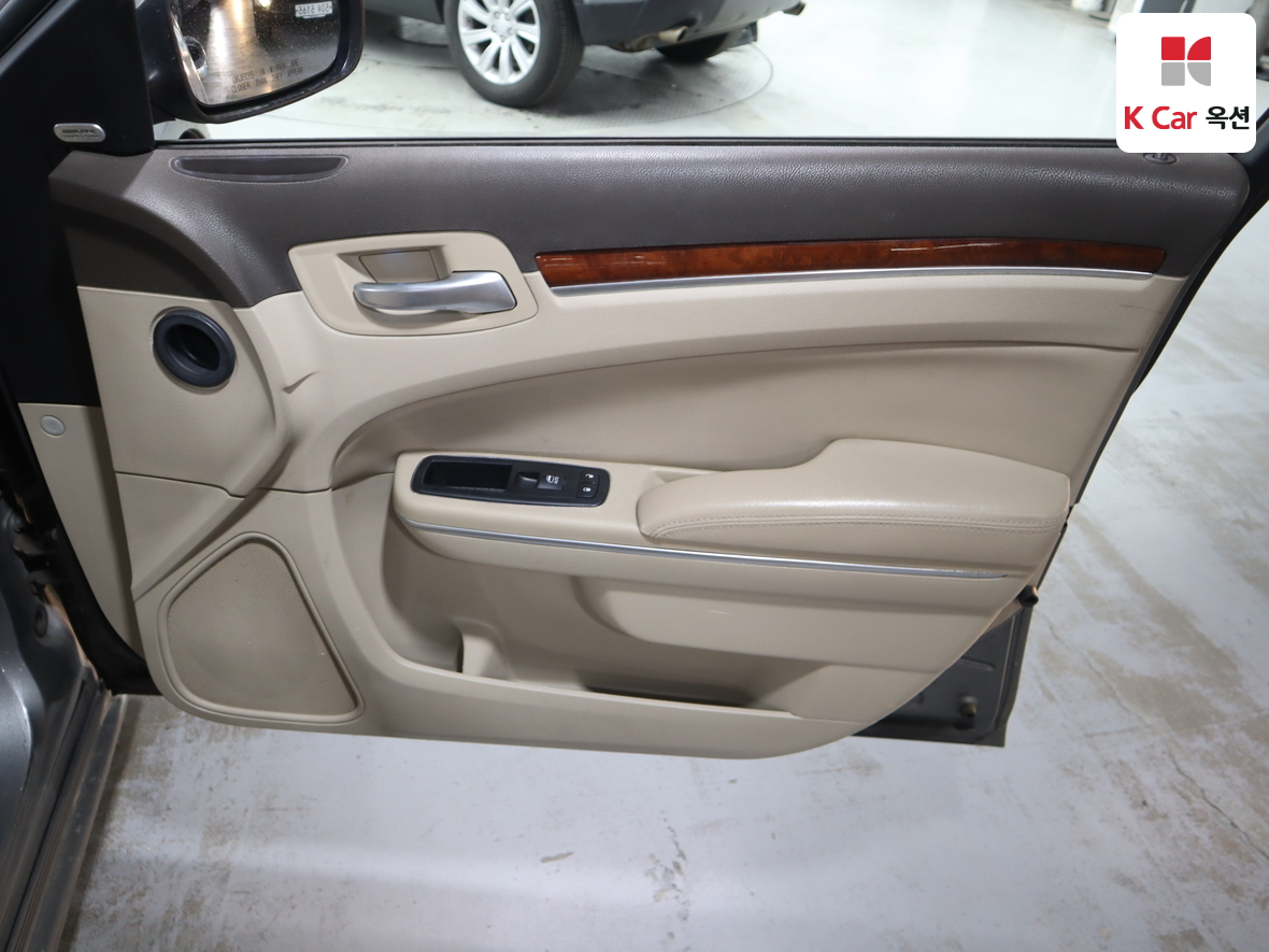 CHRYSLER 300C - 29