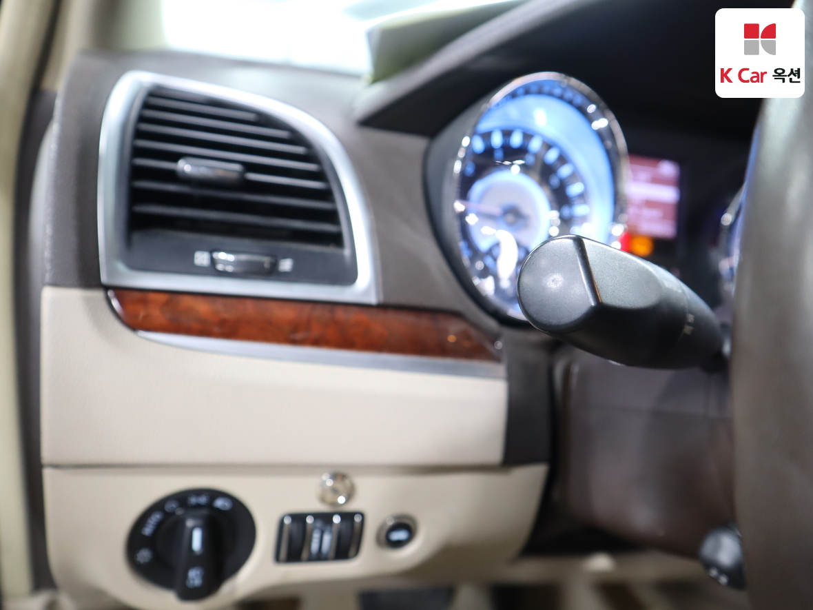 CHRYSLER 300C - 9