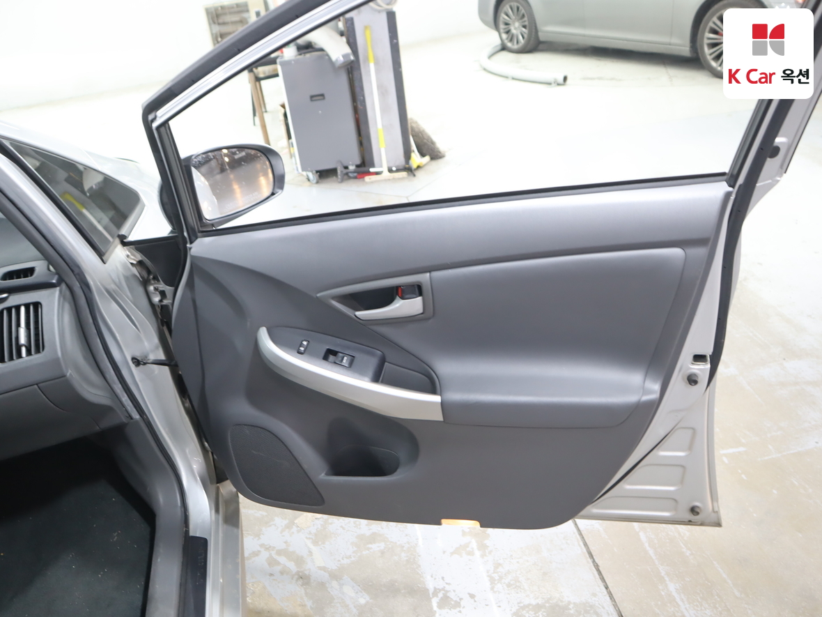 Toyota Prius - 30
