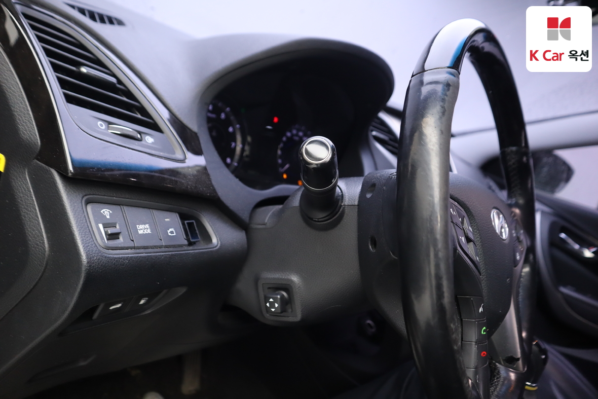 Hyundai AZERA 2014 - Image 9