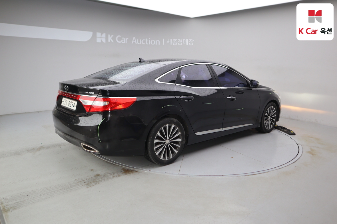 Hyundai AZERA 2014 - Image 2