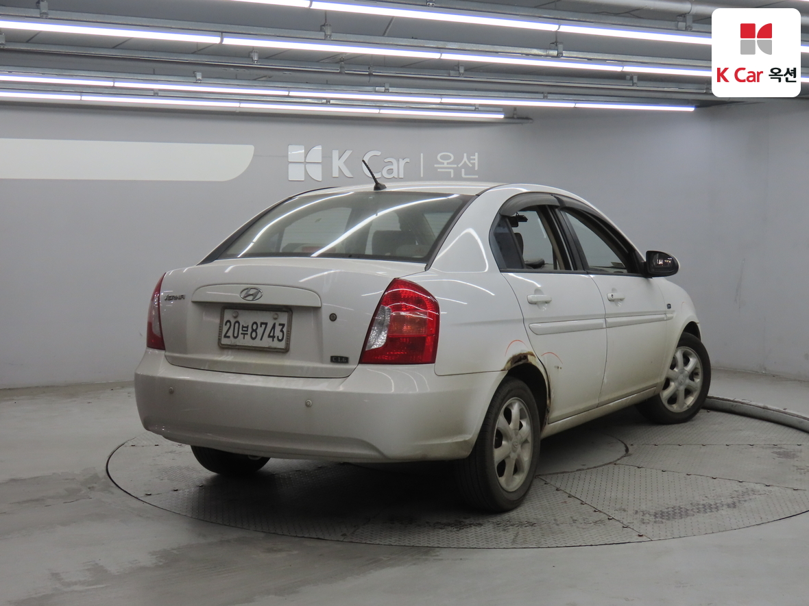Hyundai Verna - 2