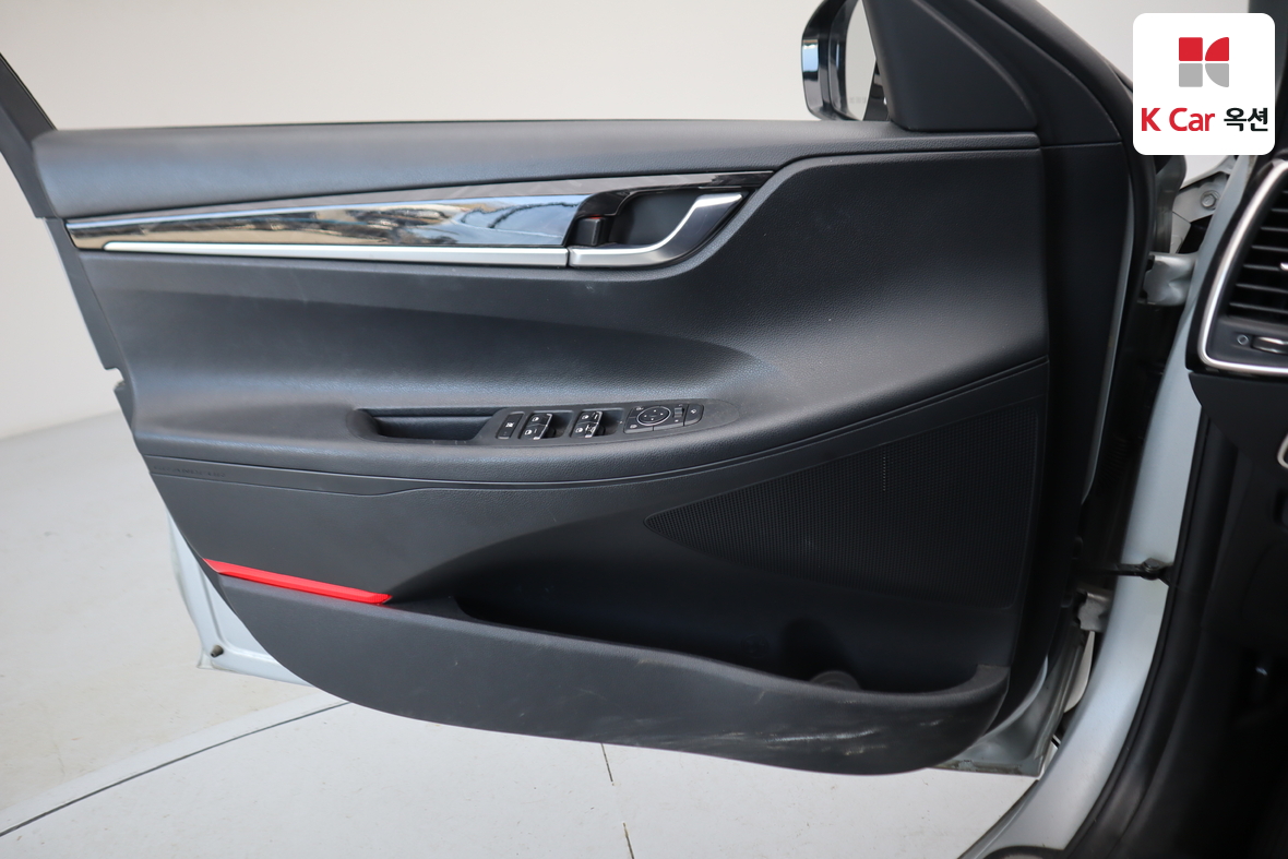 Hyundai AZERA 2018 - Image 8