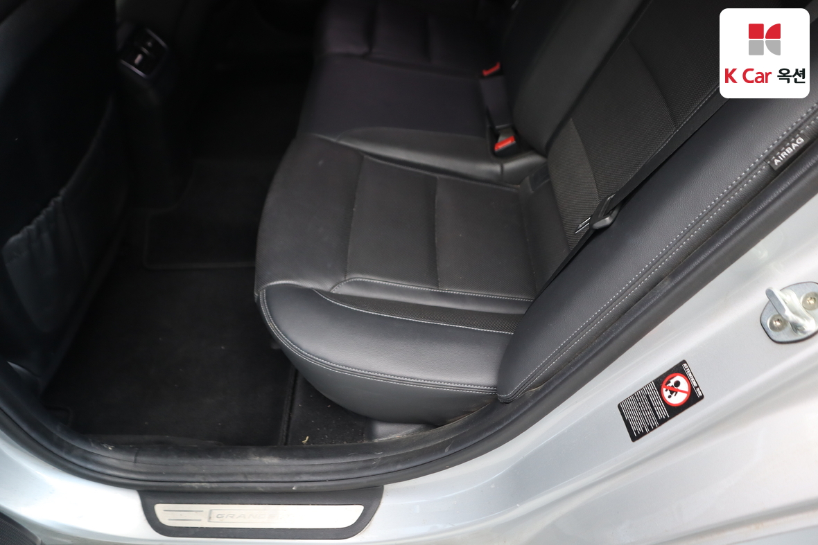 Hyundai AZERA 2018 - Image 21