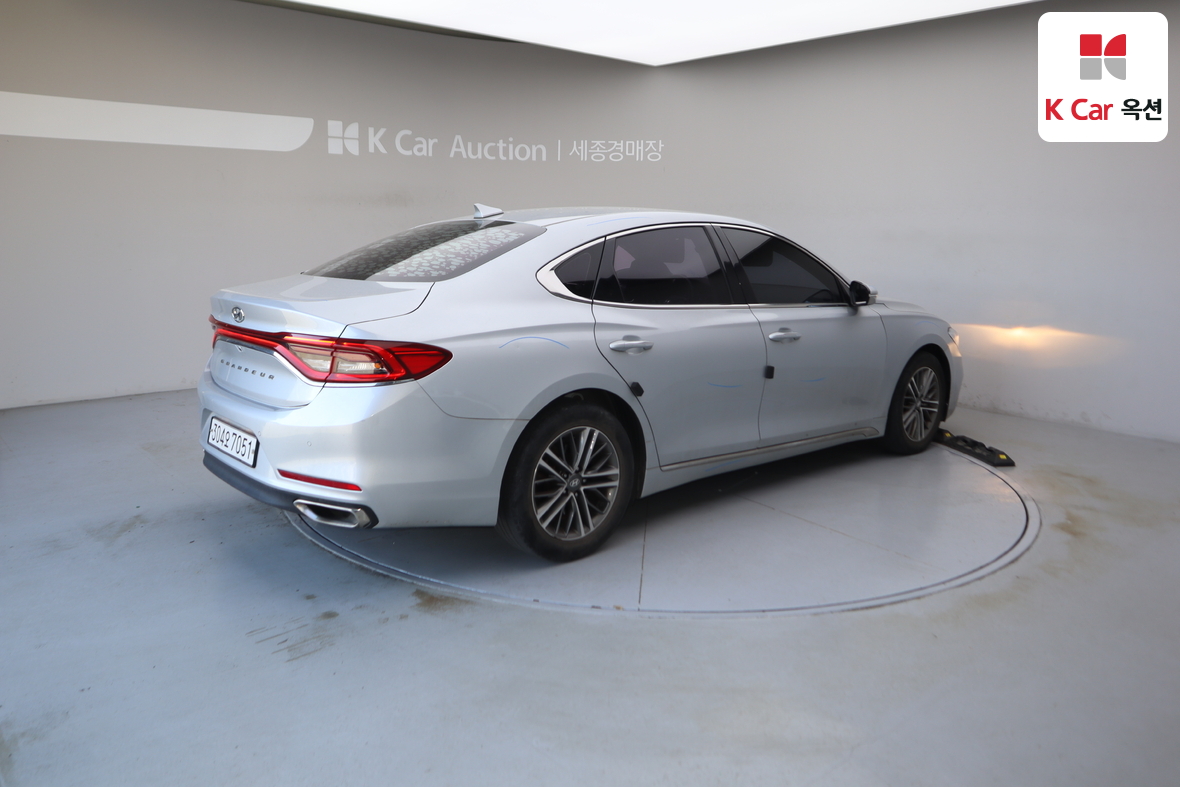 Hyundai AZERA 2018 - Image 2