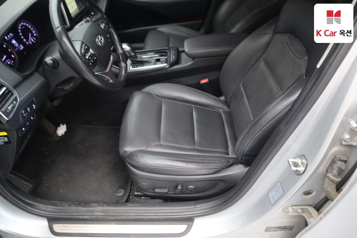 Hyundai AZERA 2018 - Image 18