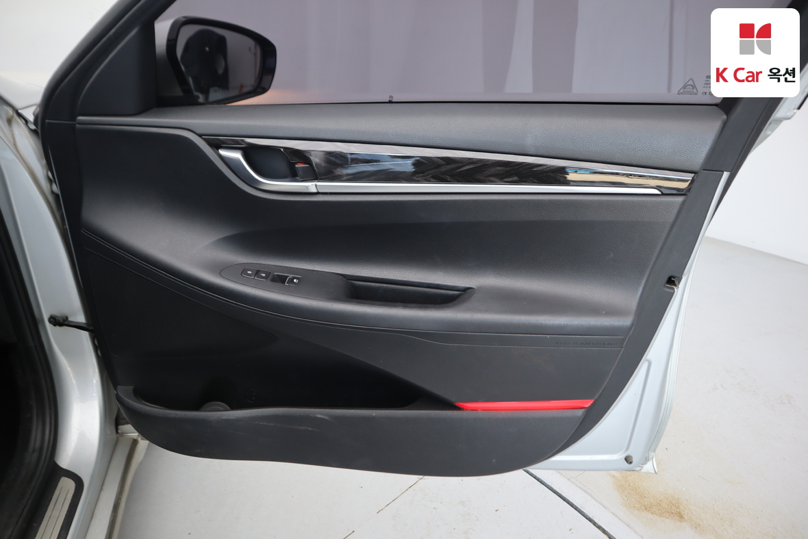 Hyundai AZERA 2018 - Image 26