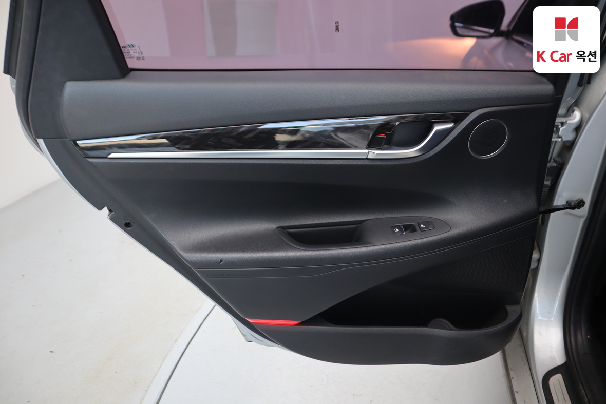 Hyundai AZERA 2018 - Image 20