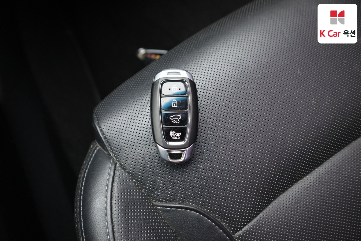 Hyundai AZERA 2018 - Image 16