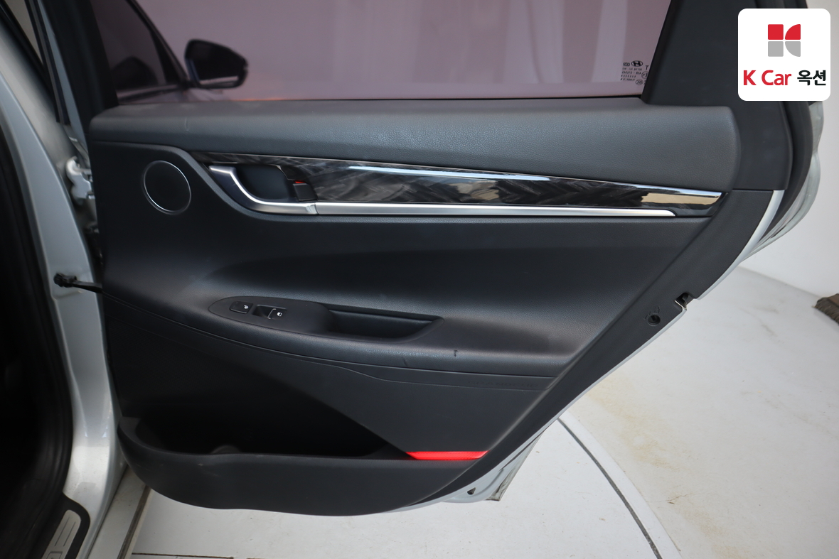 Hyundai AZERA 2018 - Image 24