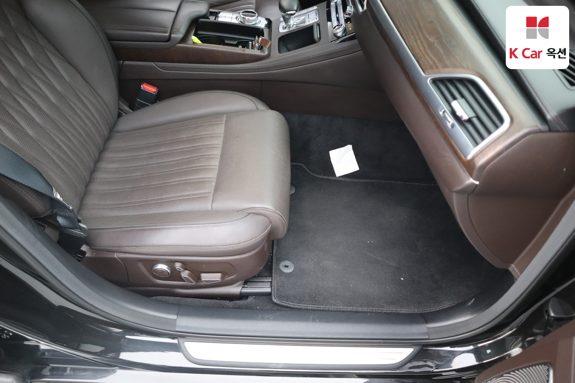 Genesis G90 2019 - Image 33