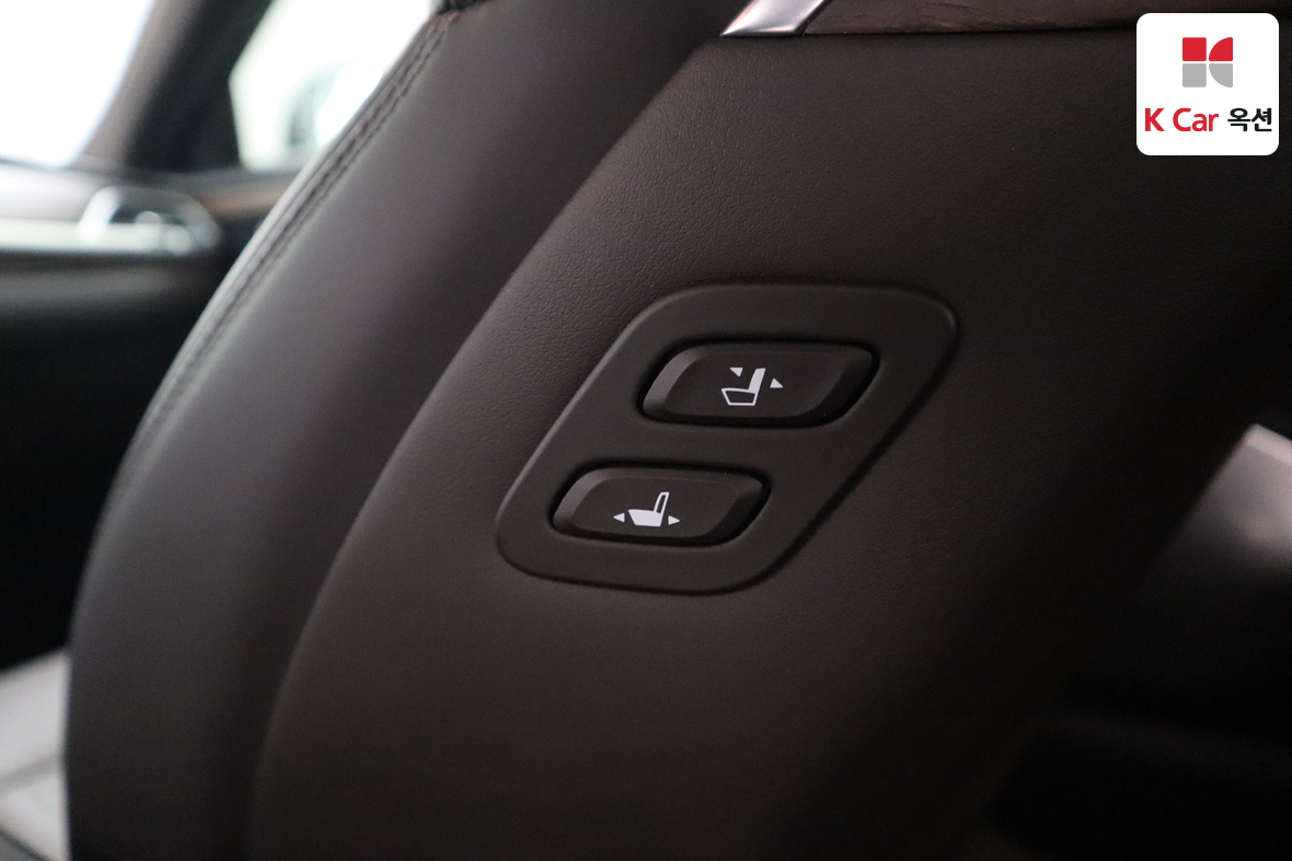 Genesis G90 2019 - Image 24