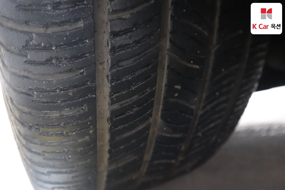 Genesis G90 2019 - Image 35