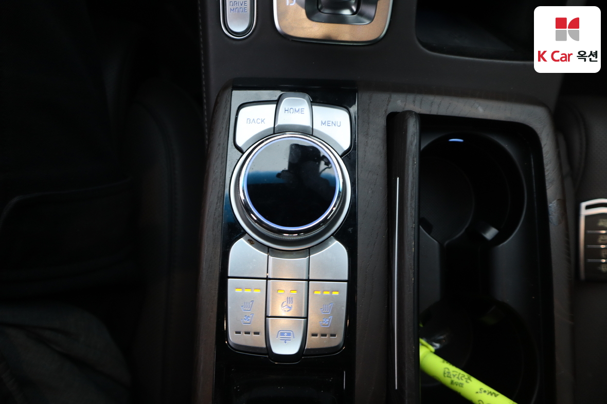 Genesis G90 2019 - Image 16