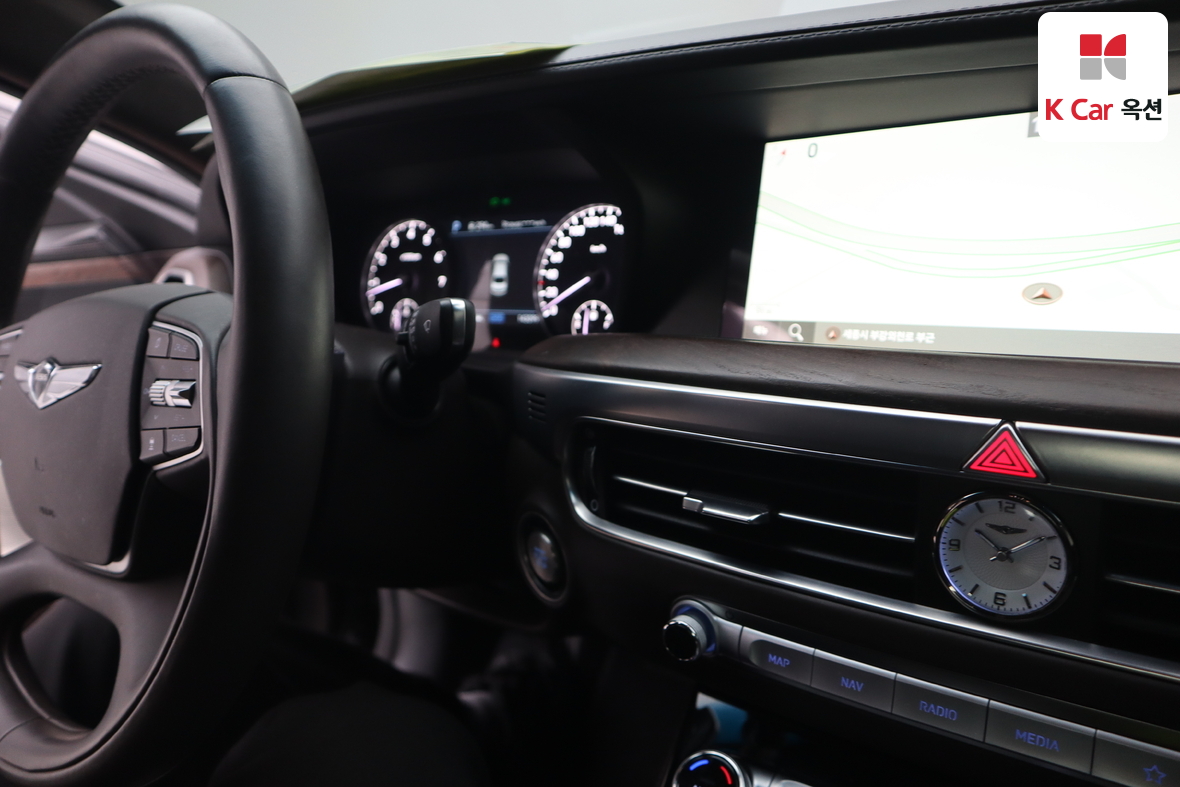 Genesis G90 2019 - Image 11