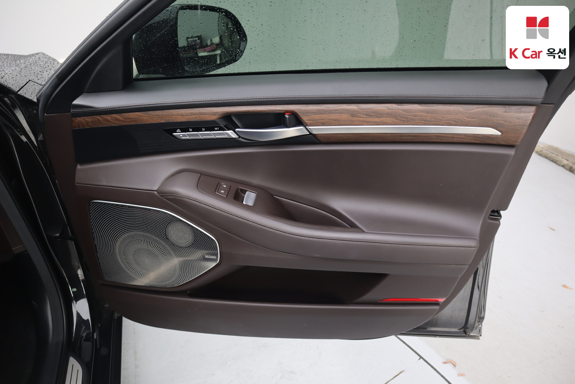 Genesis G90 2019 - Image 32