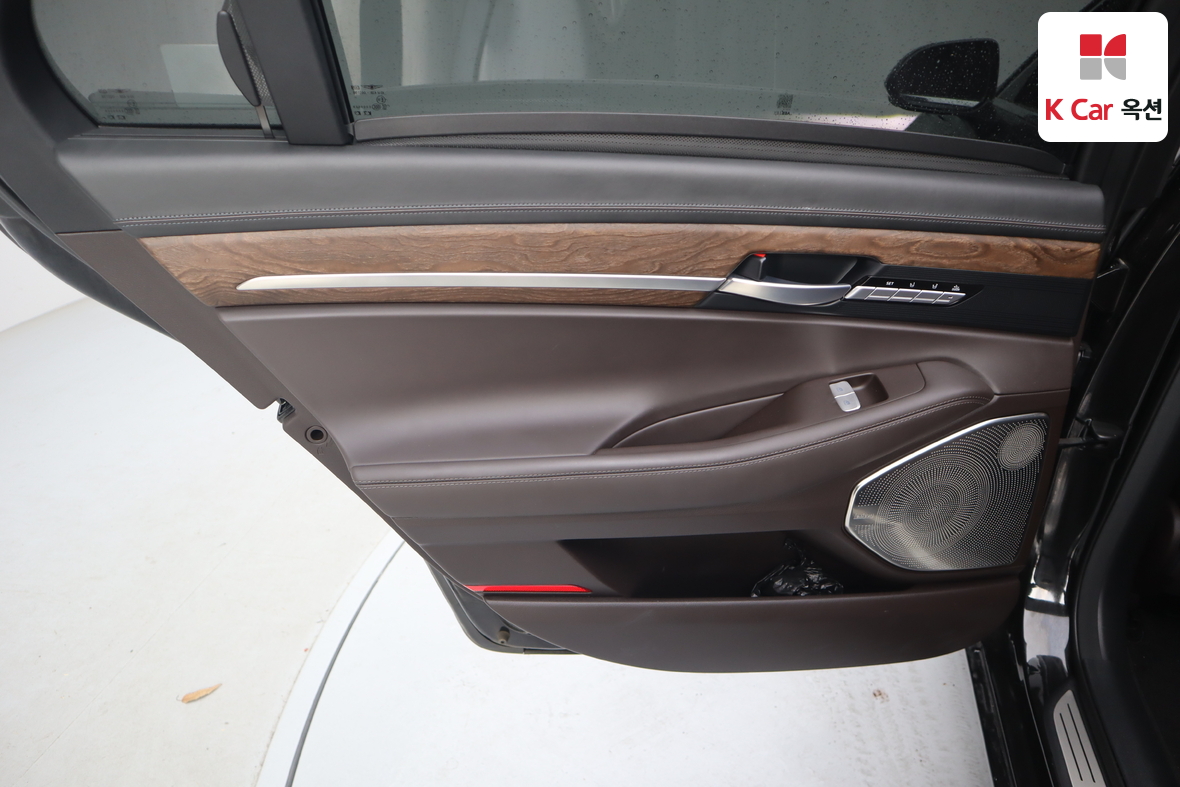 Genesis G90 2019 - Image 22