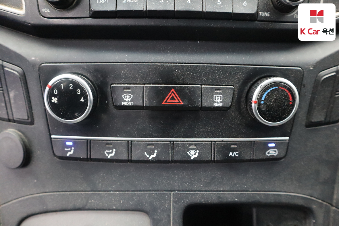 Hyundai Grand Starex 2017 - Image 14