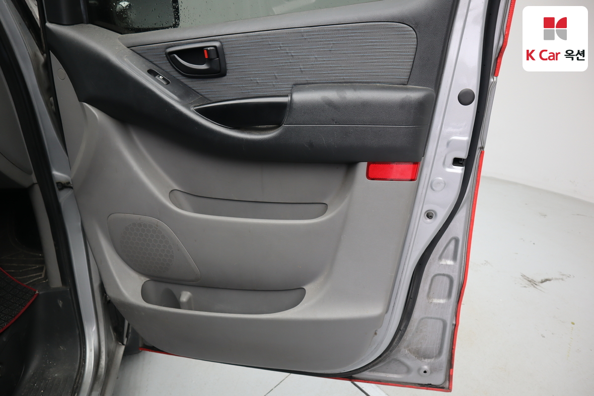 Hyundai Grand Starex 2017 - Image 25