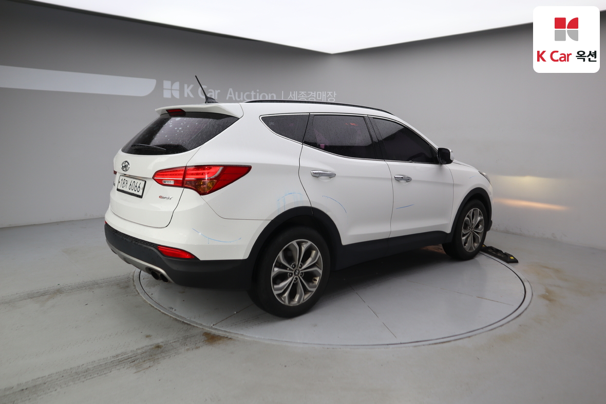 Hyundai Santa Fe 2013 - Image 2