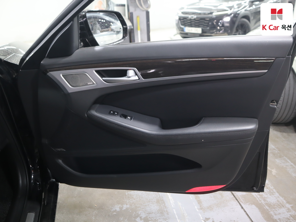 Genesis G80 - 30