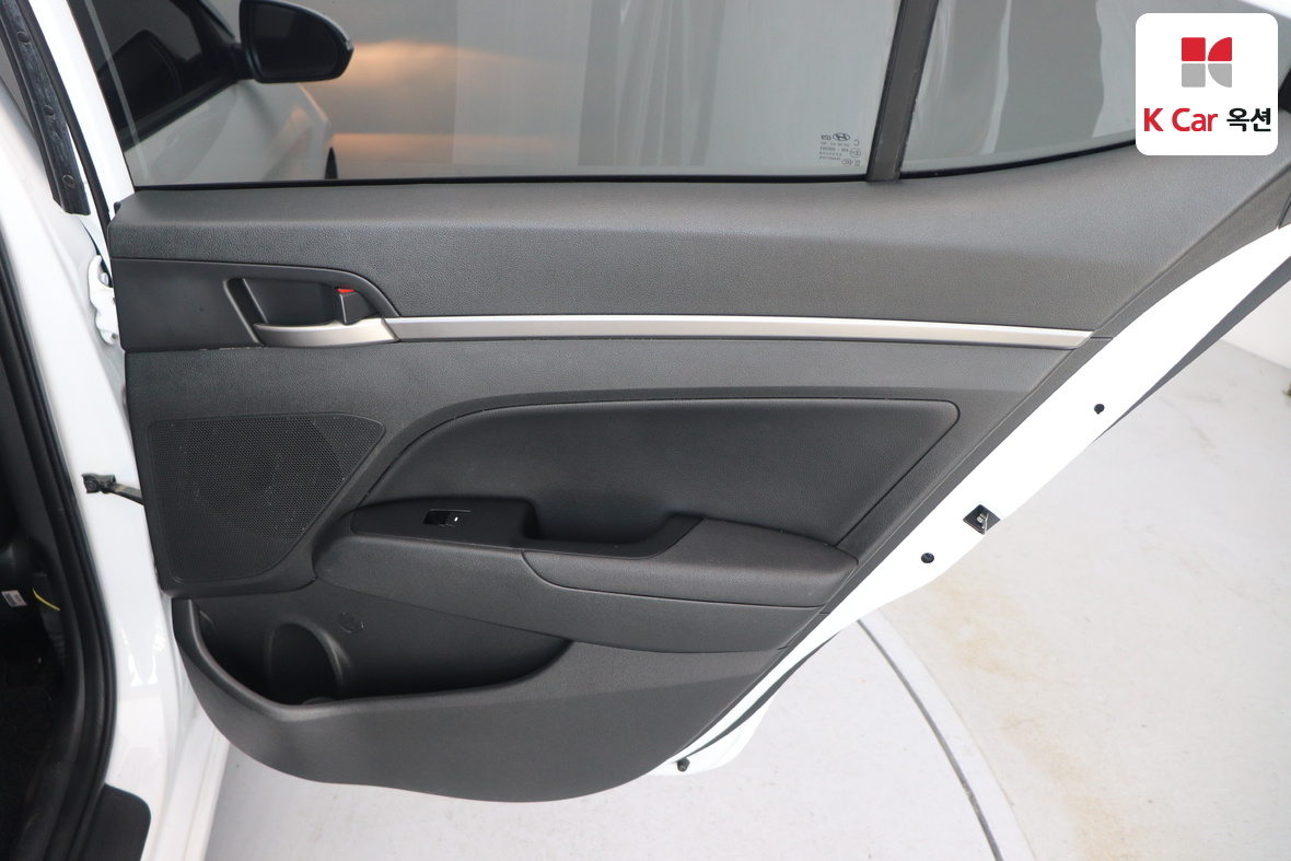 Hyundai Elantra 2018 - Image 24