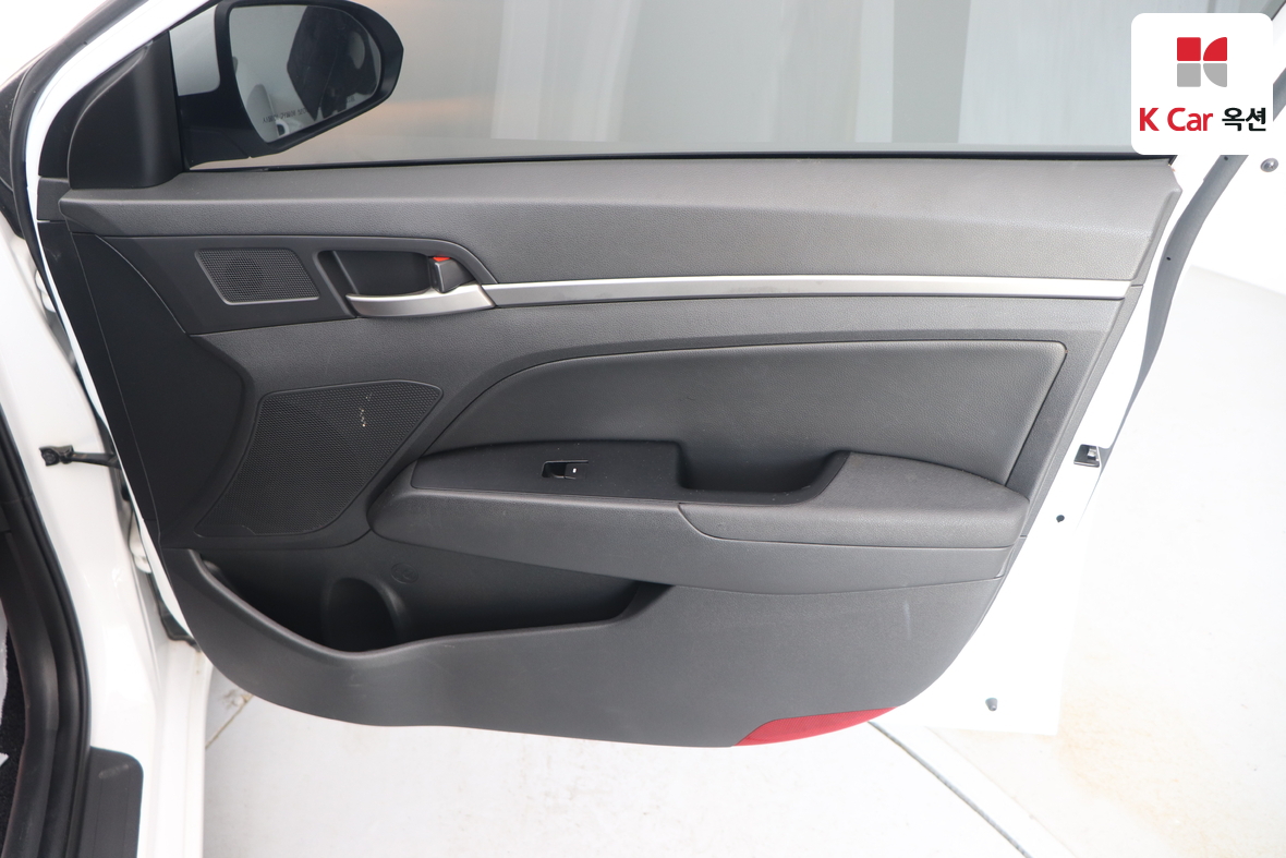 Hyundai Elantra 2018 - Image 26