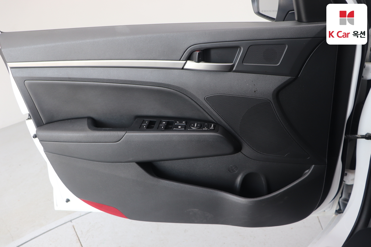 Hyundai Elantra 2018 - Image 8