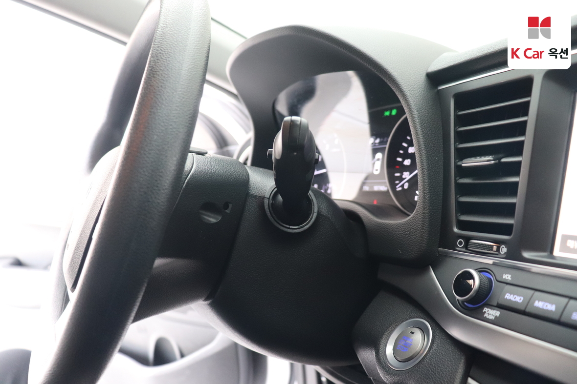 Hyundai Elantra 2018 - Image 11