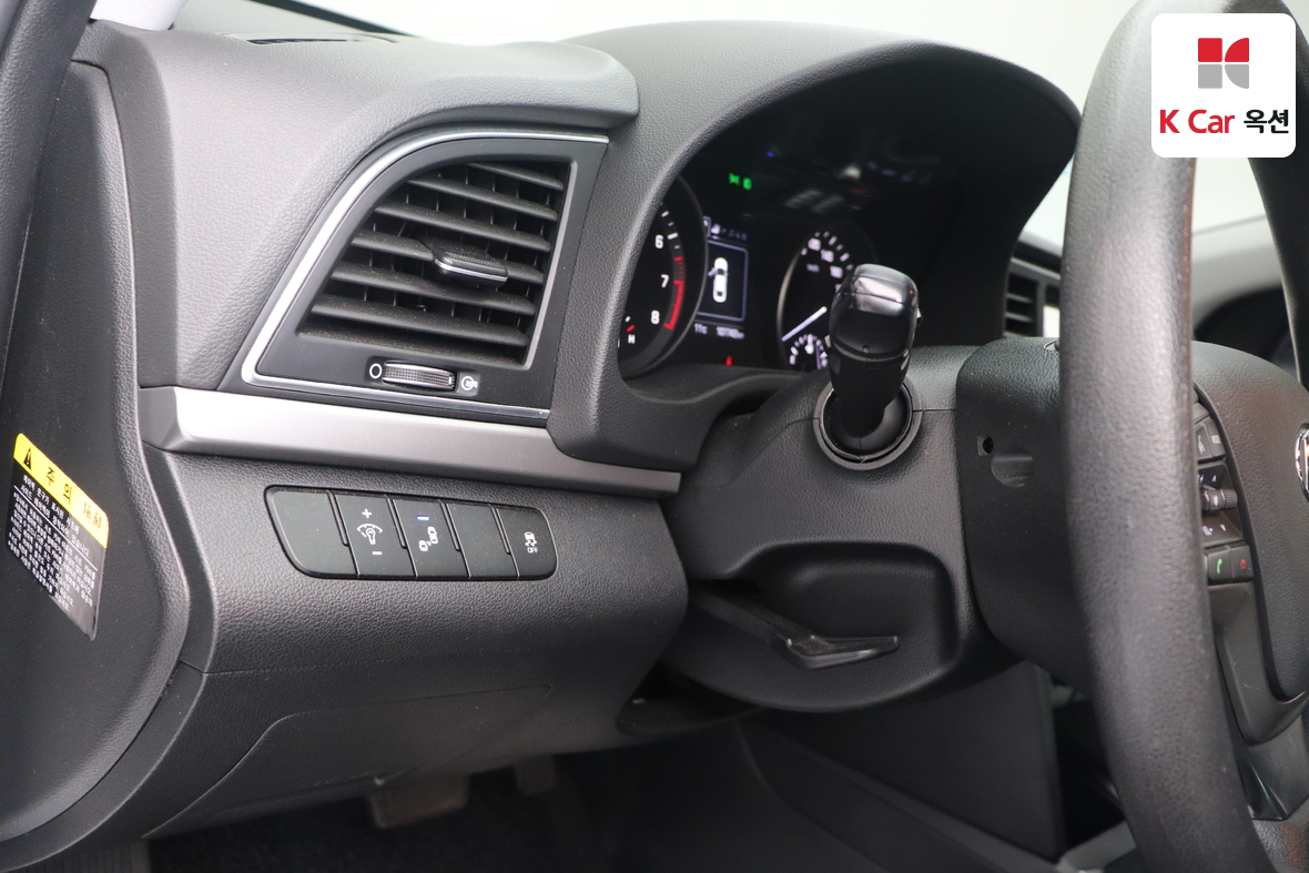 Hyundai Elantra 2018 - Image 9