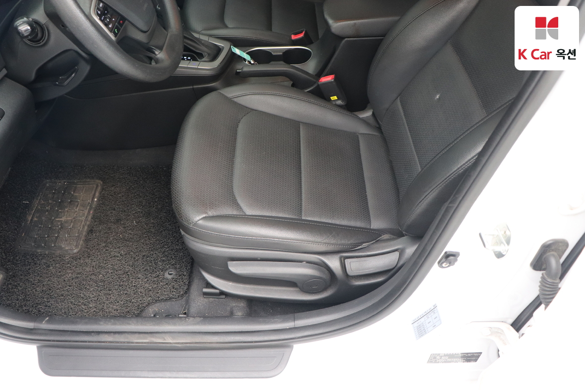 Hyundai Elantra 2018 - Image 18