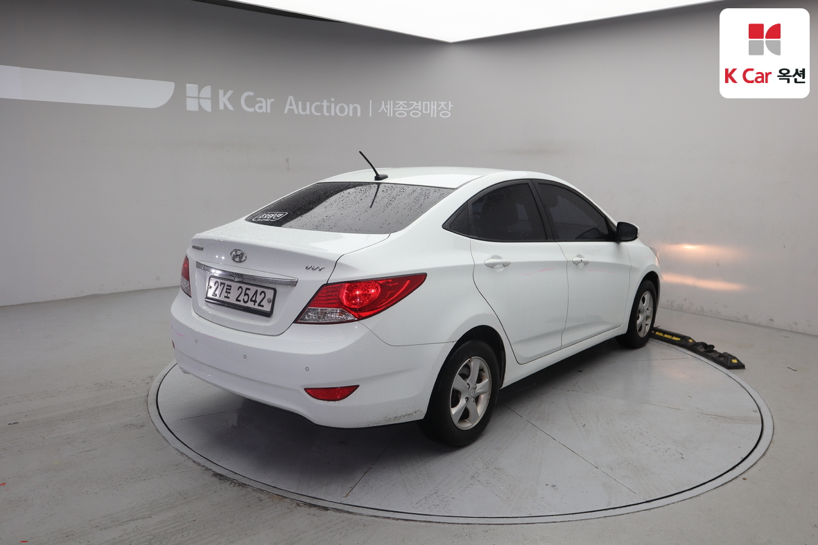 Hyundai Accent - 2