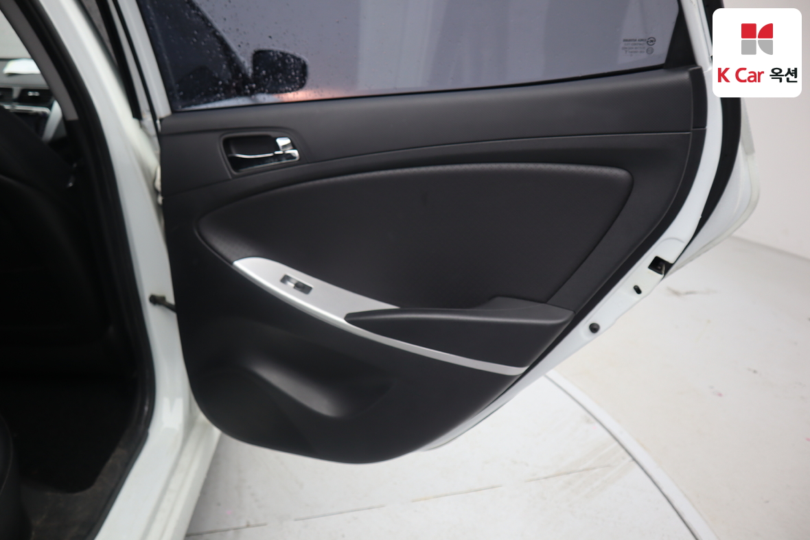 Hyundai Accent - 24