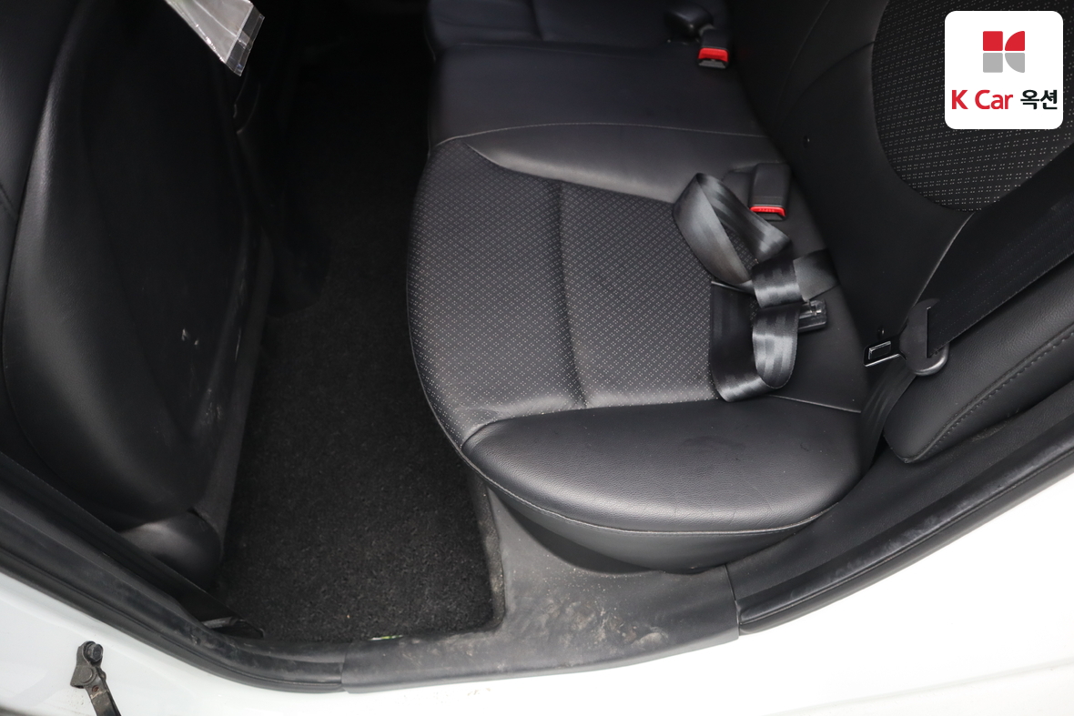 Hyundai Accent - 21
