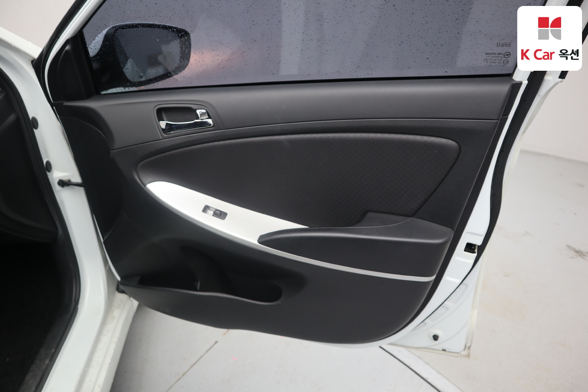 Hyundai Accent - 26