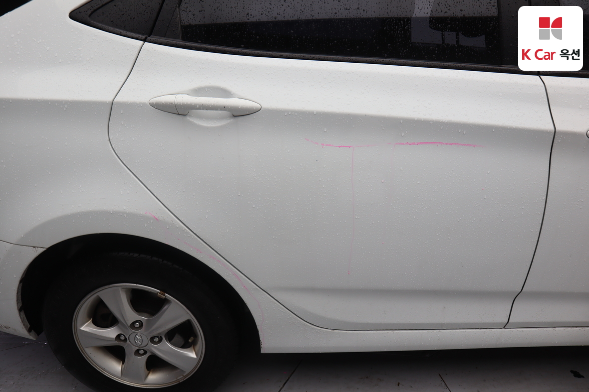 Hyundai Accent - 36