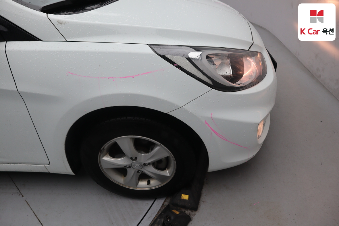 Hyundai Accent - 38