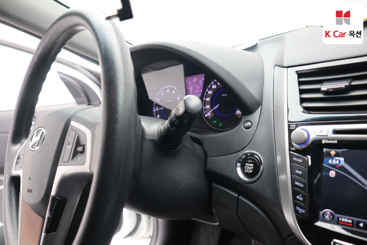 Hyundai Accent - 11