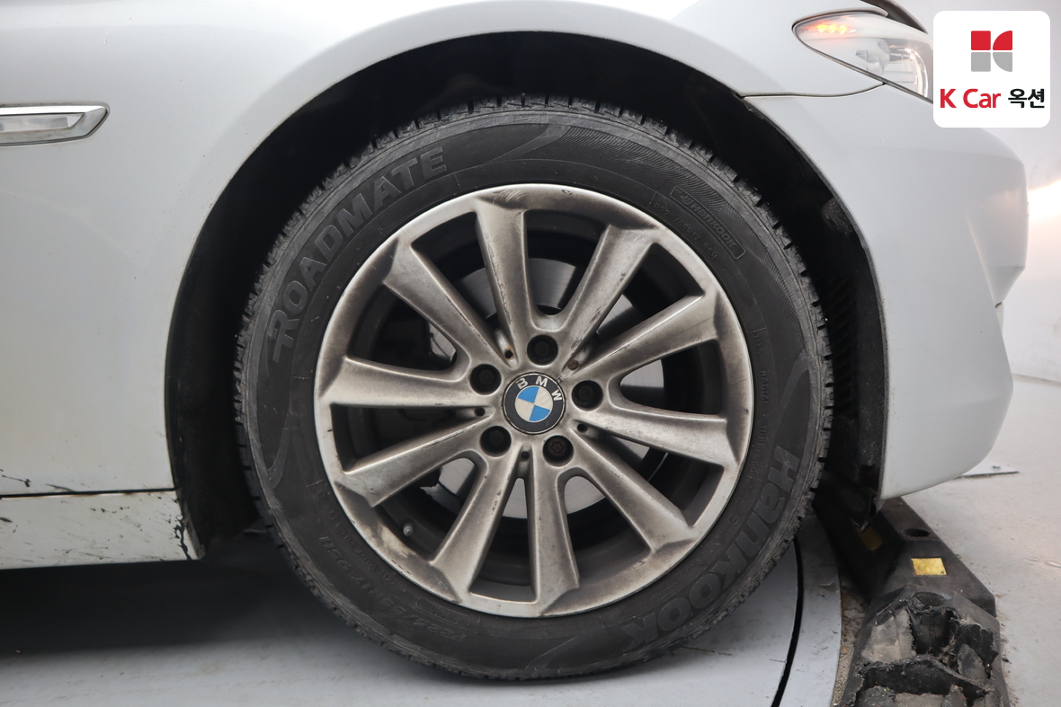 BMW 5 Series - 48