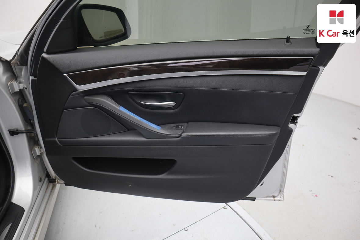 BMW 5 Series - 32